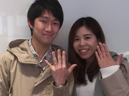 シンプルでほどよいウェーブが魅力で結婚指輪購入の決め手になった愛知の先輩カップルのご紹介です Smilepropose スマイルプロポーズ シンプルでほどよいウェーブが魅力で結婚指輪購入の決め手になった愛知の先輩カップルのご紹介です Smilepropose スマイルプロポーズ