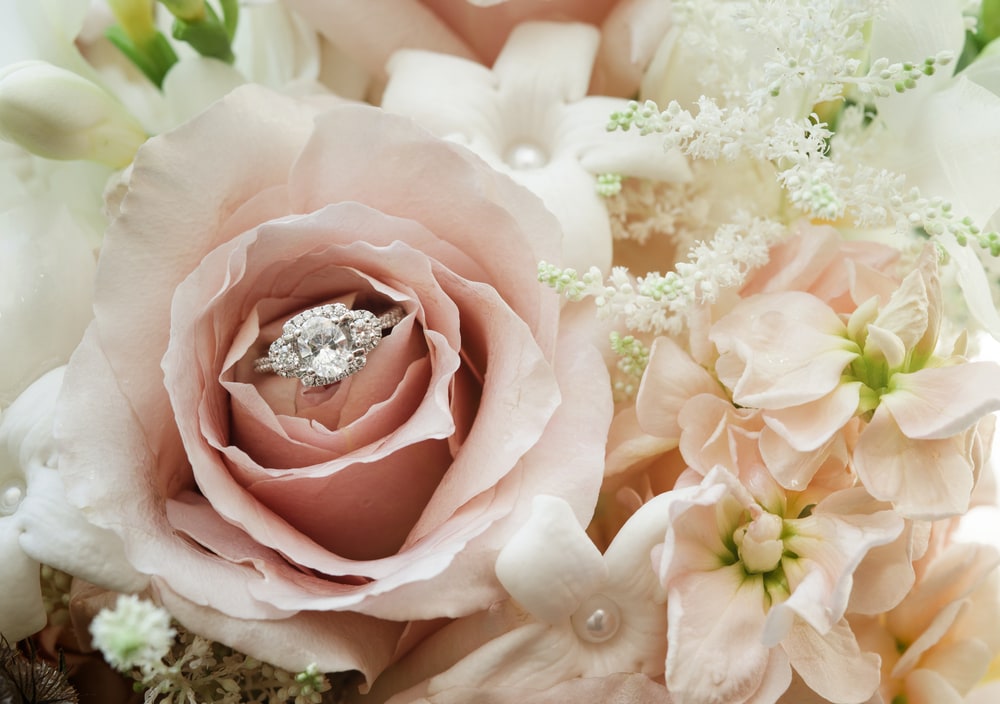 オーダーメイドで自分好みの婚約指輪を！フルオーダーとセミオーダーの違いは？のイメージ