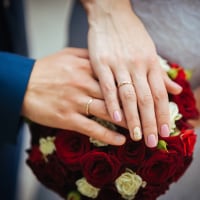 今ドキカップルの結婚指輪事情大発表！2人で選ぶのが当たり前？のイメージ