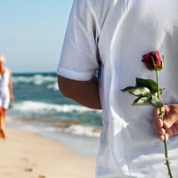 海を眺めながら愛の告白！ロマンチックな海でのプロポーズプランのイメージ